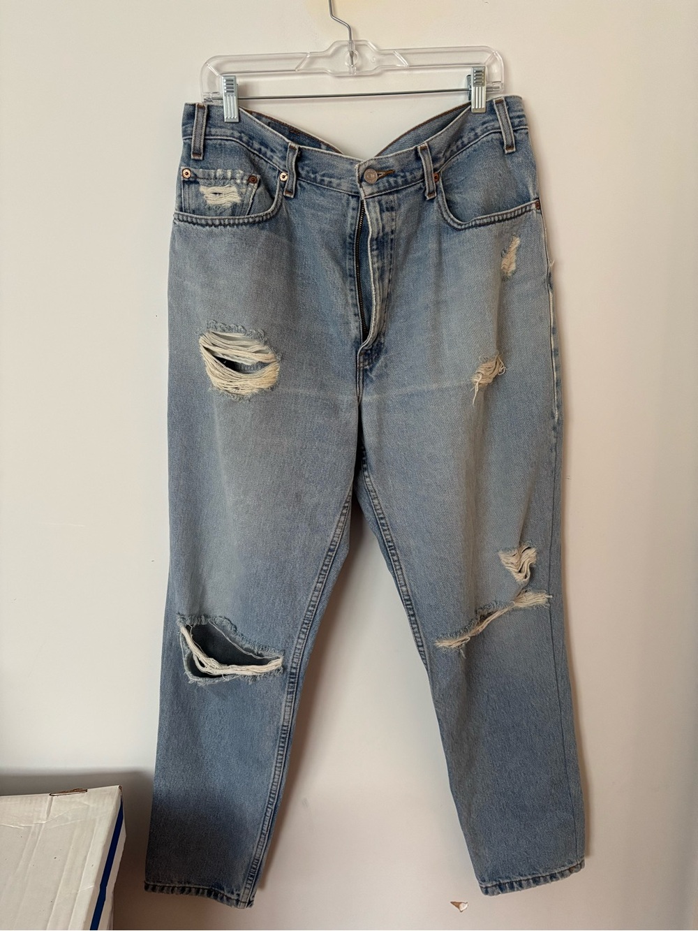 vintage levi’s 550 distressed ripped light blue denim wash baggy jeans👖